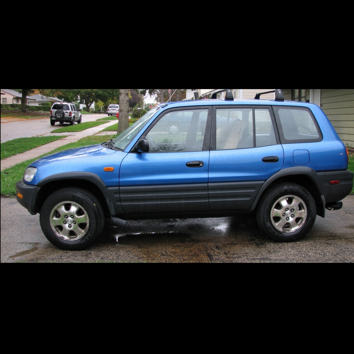 Enashipai Safari 4×4 Car Rental, Rav4 (5-doors) in Uganda